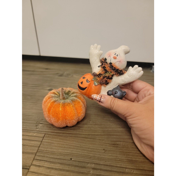 Halloween ghost and pumpkin decor - Picture 2 of 2